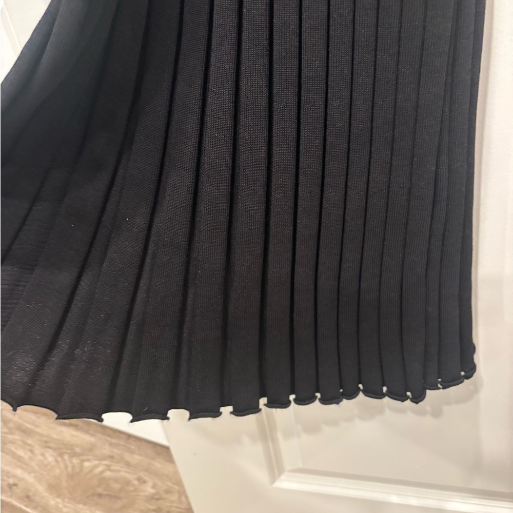 Dissh Ribbed Knit Maxi Dress | Black | Long Sleeve | V-Neck - Picture 9 of 11